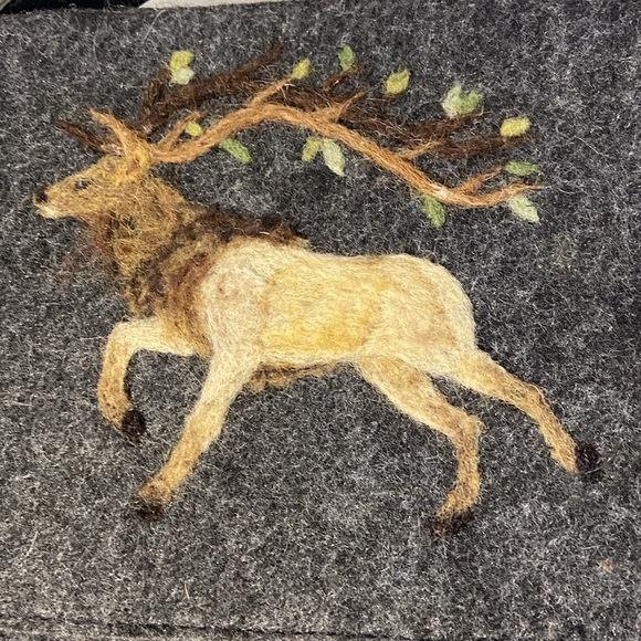 Felted Laptop or Briefcase with Reindeer Motif - Picture 2 of 9
